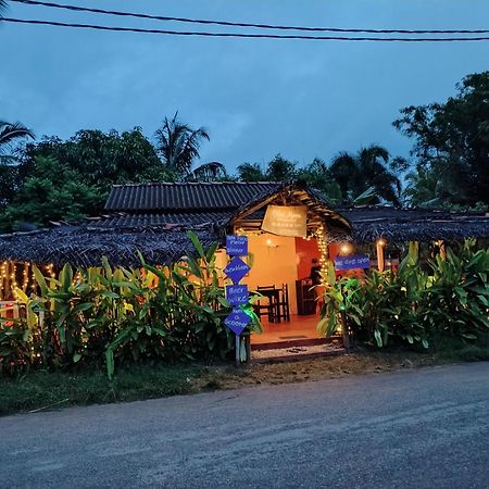 Leen Tangalle Bagian luar foto