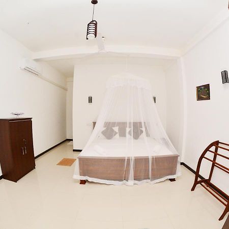 Leen Tangalle Bagian luar foto