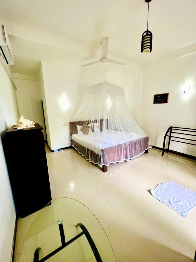 Leen Tangalle Bagian luar foto
