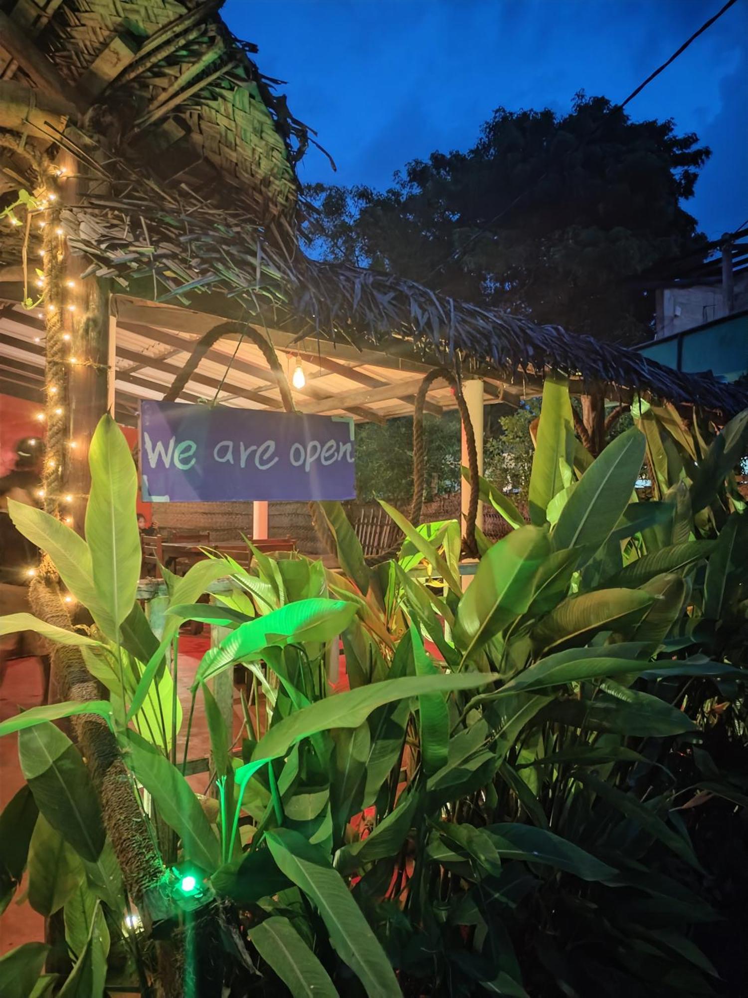 Leen Tangalle Bagian luar foto