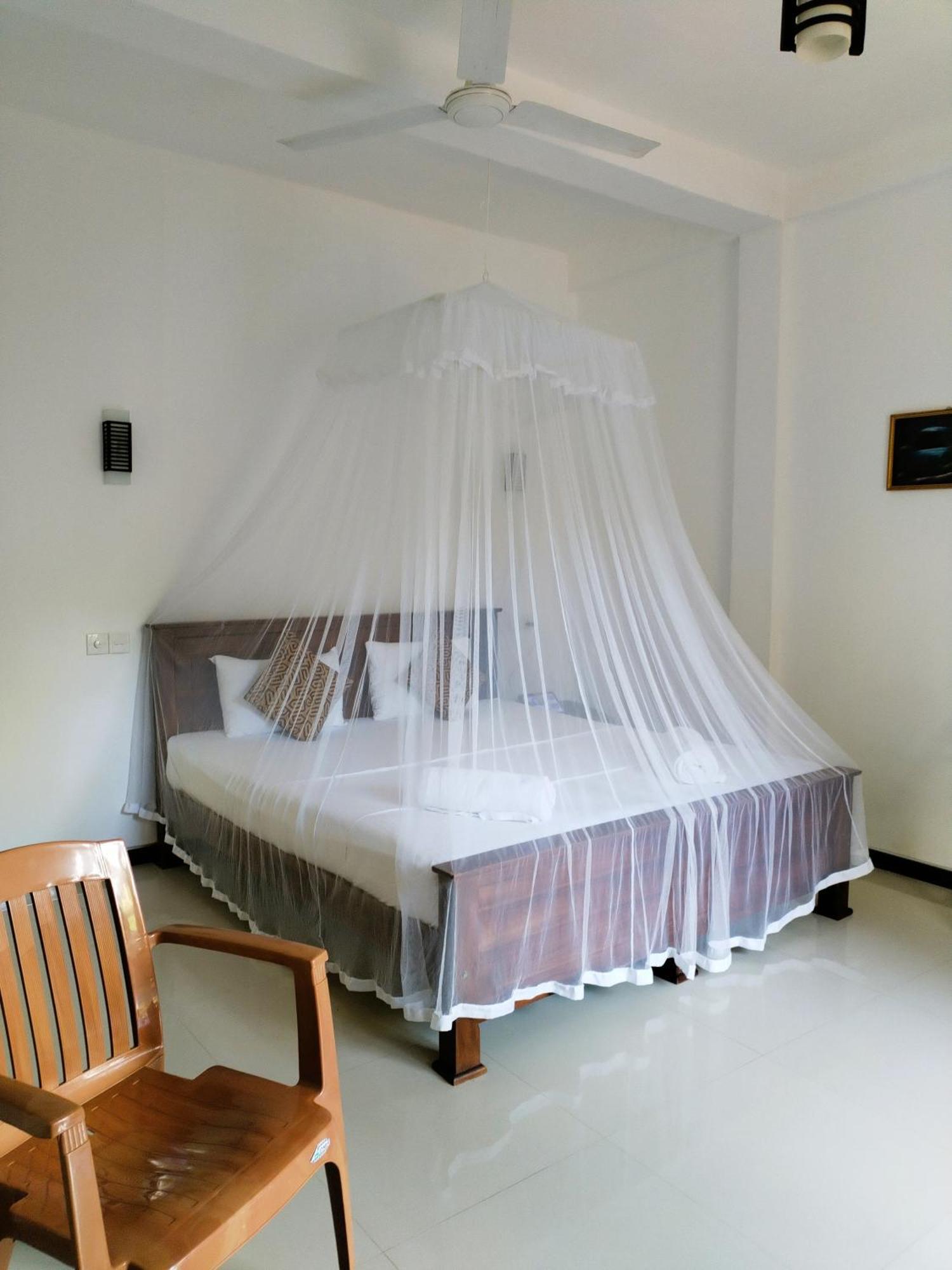 Leen Tangalle Bagian luar foto