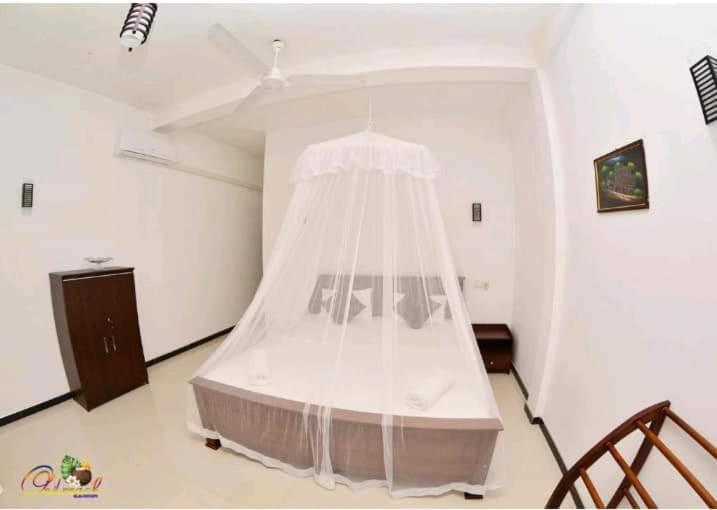 Leen Tangalle Bagian luar foto