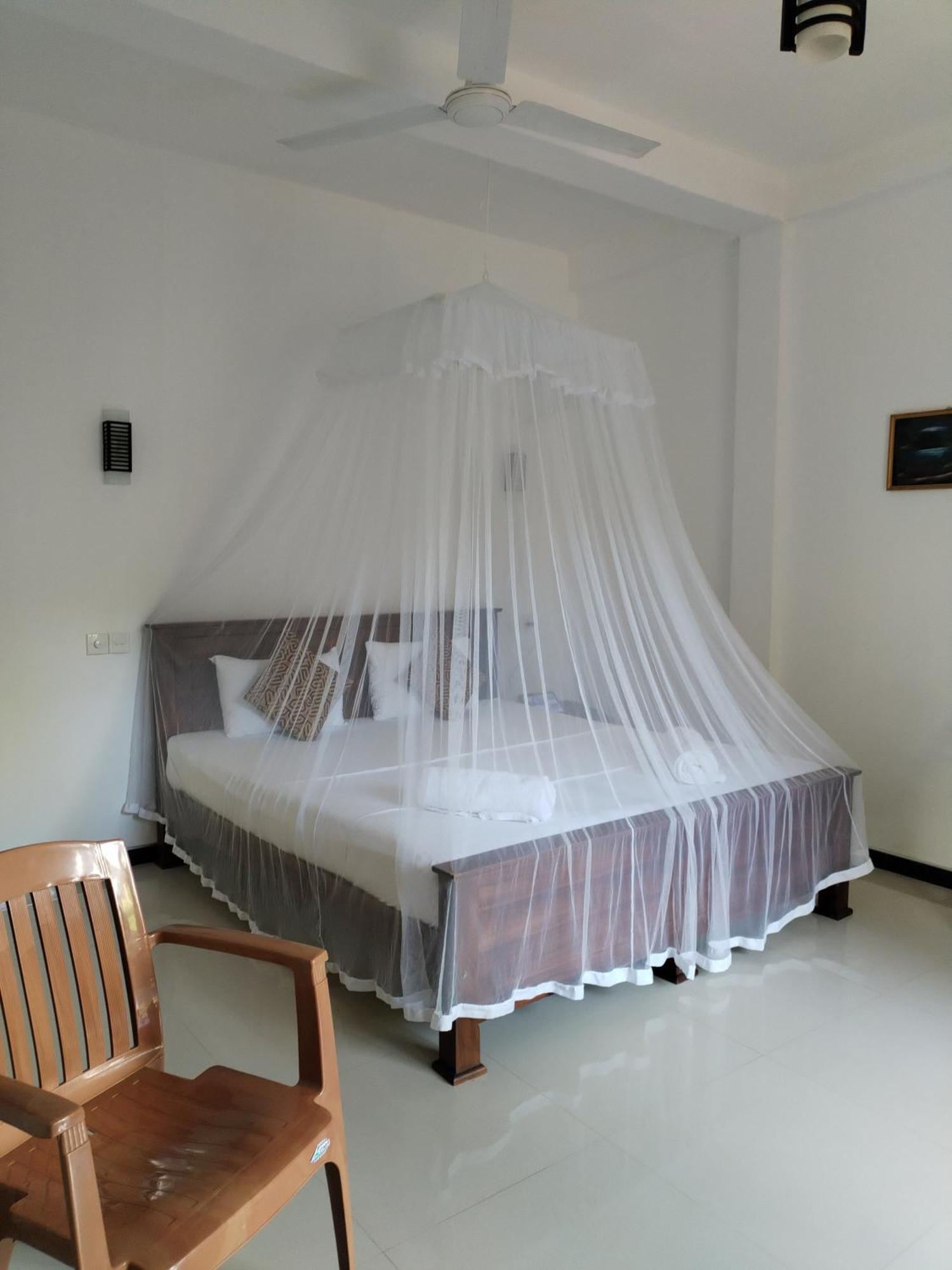 Leen Tangalle Bagian luar foto