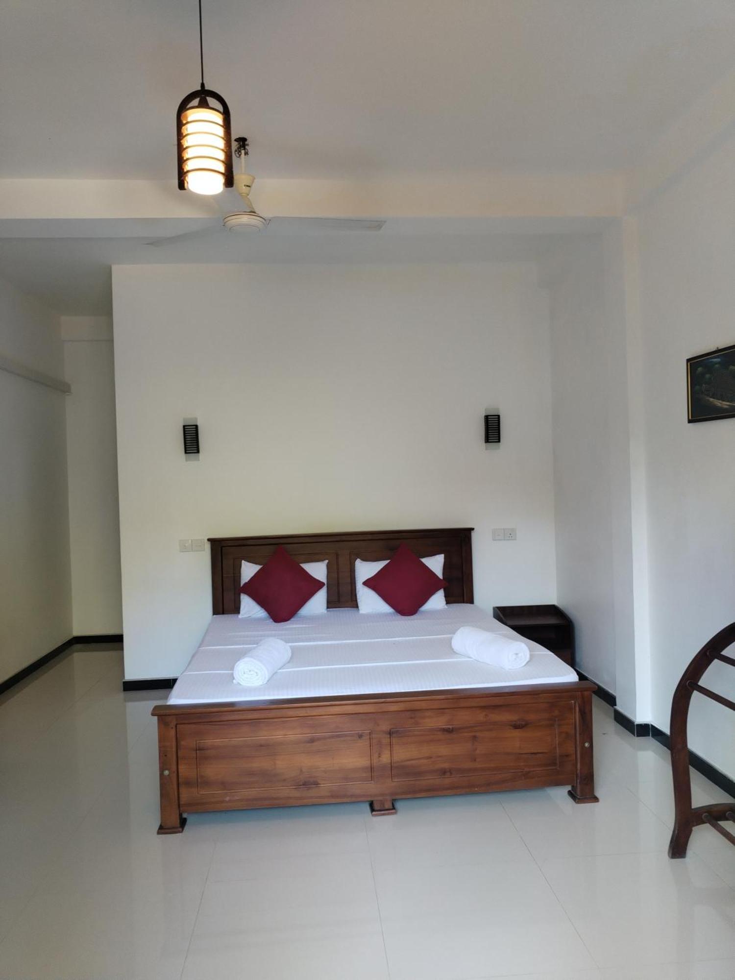 Leen Tangalle Bagian luar foto