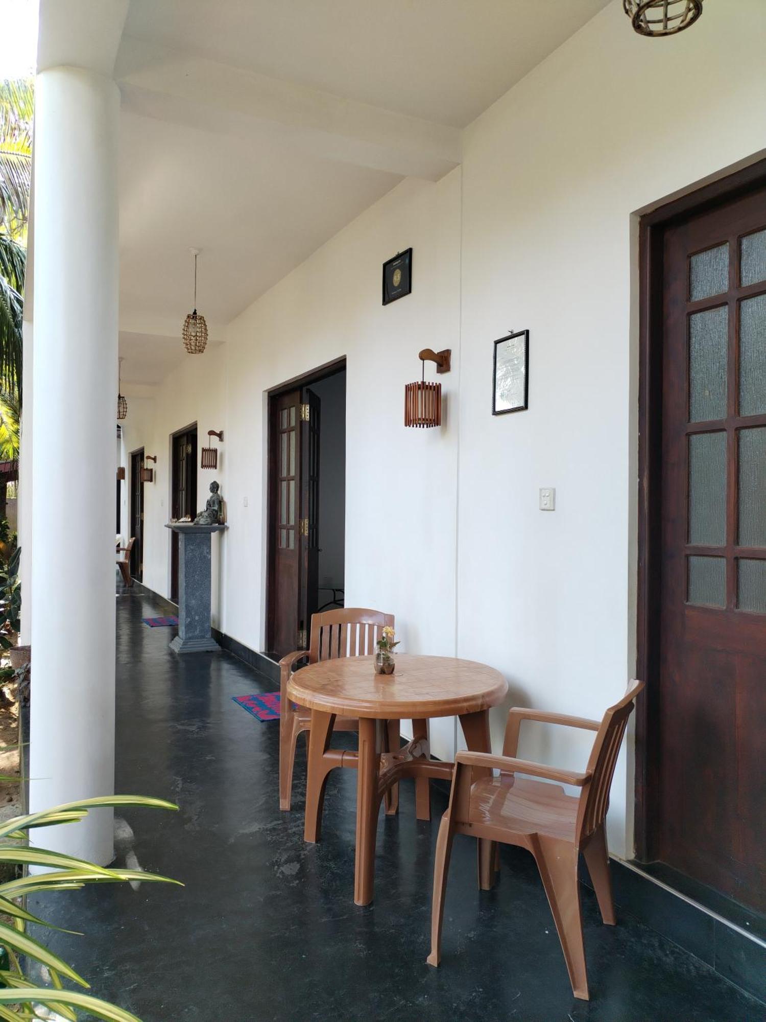 Leen Tangalle Bagian luar foto