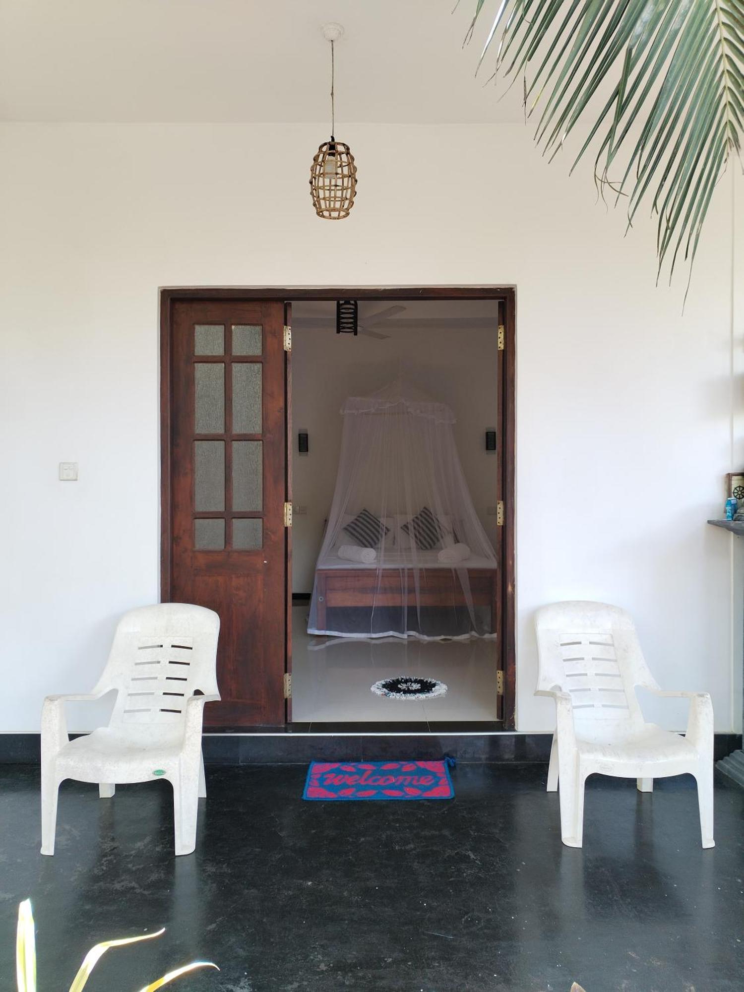 Leen Tangalle Bagian luar foto
