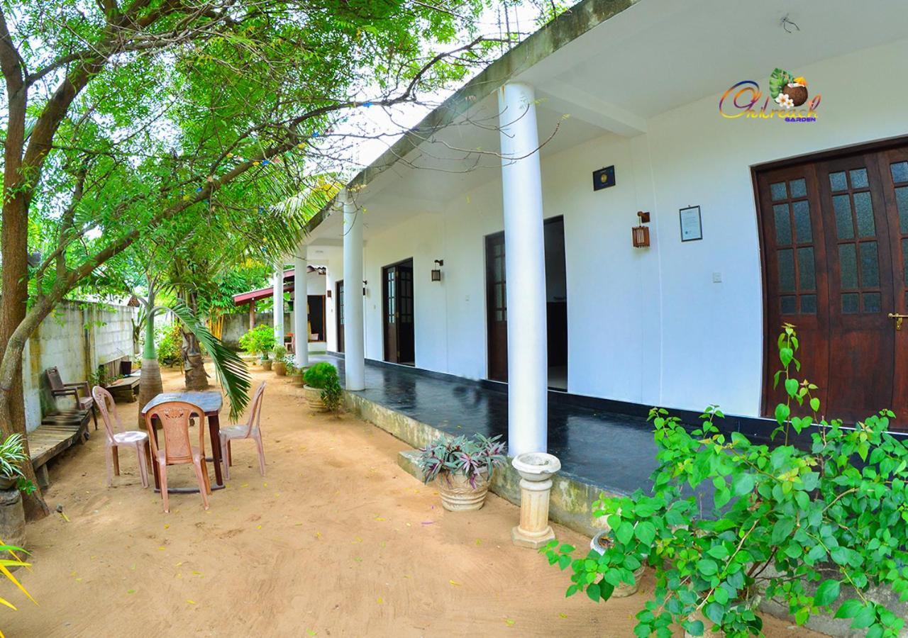 Leen Tangalle Bagian luar foto